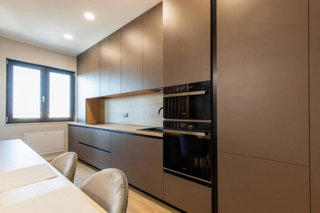 Elegant 2 Bedroom Retreat Bucarest Exterior foto